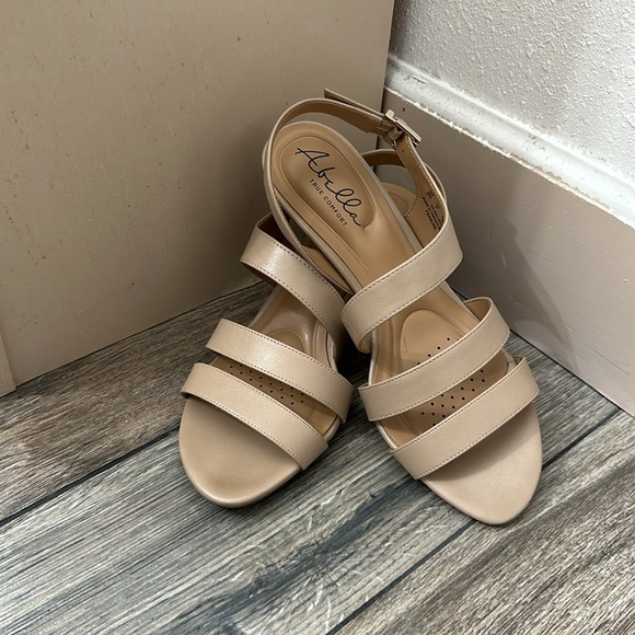 Francine low heeled sandals - Picture 1 of 4